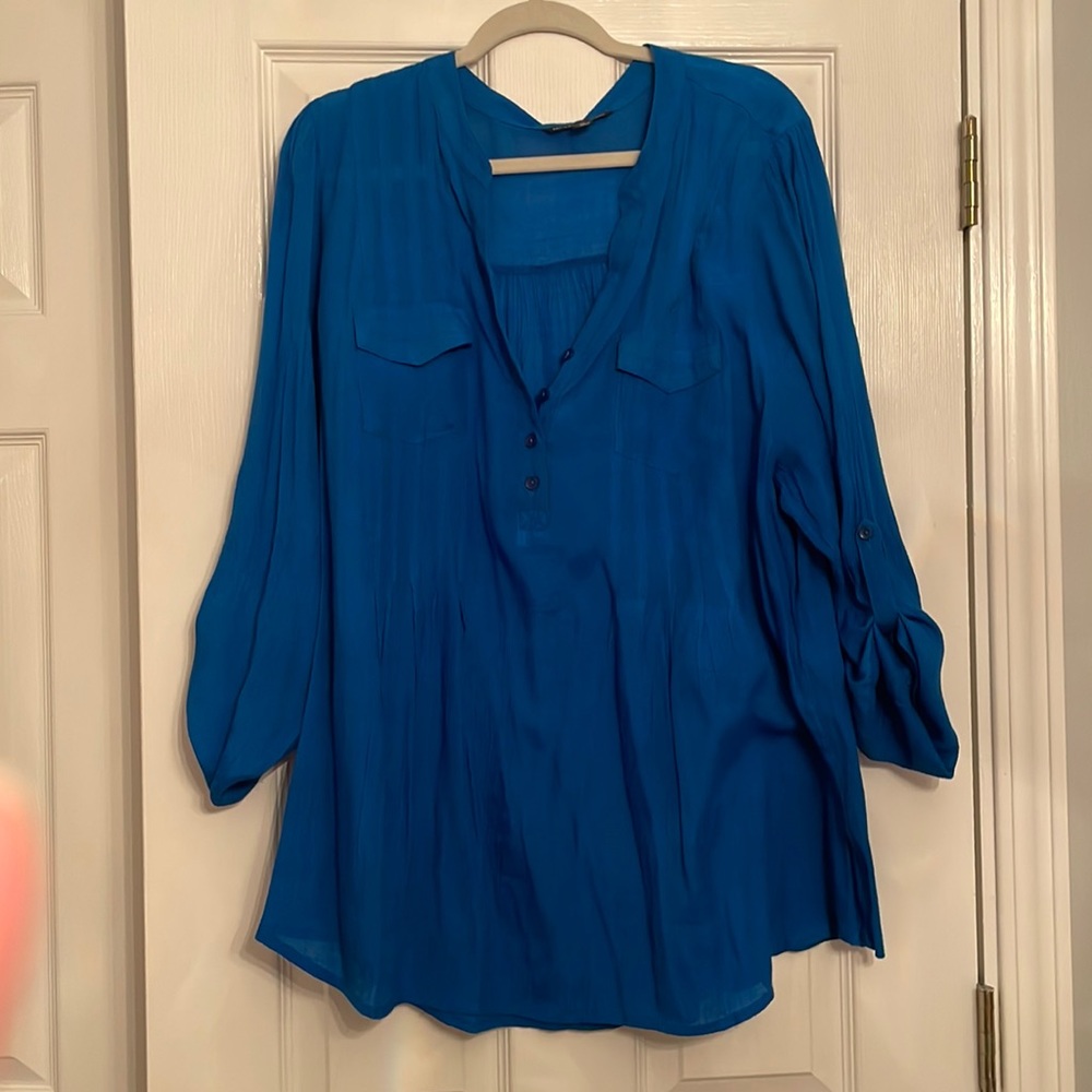 Zach and Rachel 3X royal blue top with 34 sleeve two pockets on each side V-neck
